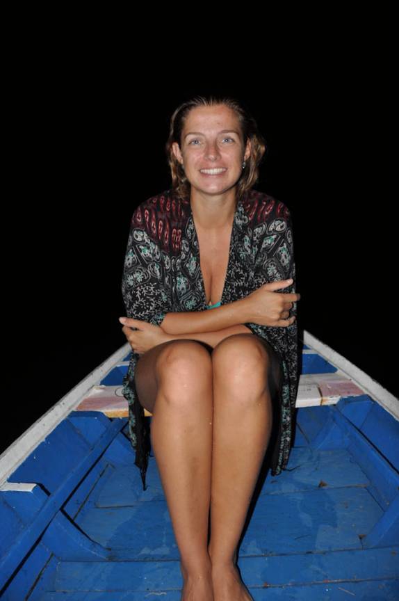 Voltando da praia de canoa, já de noite, em Alter do Chão - PA